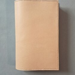 Pocketbokfodral i läder - naturell